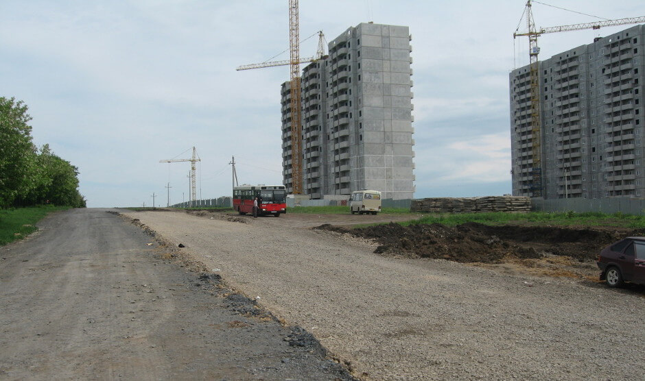 Новые дома и дорога в ЖК Суворовском