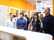 Кушнарев вошел в поликлинику Суворовского